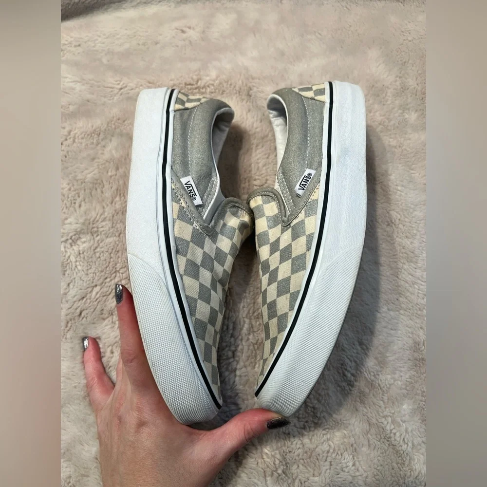 Vans slides sliver size 7 mens or 8.5 womens - Picture 4 of 6